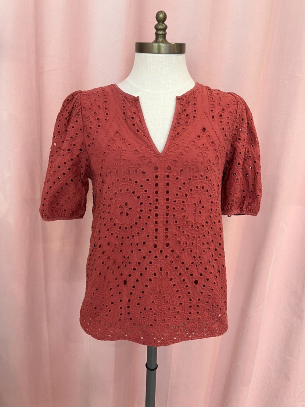 Banana Republic Eyelet Embroidered V-Neck Top Puff Sleeve Berry Pink Size S